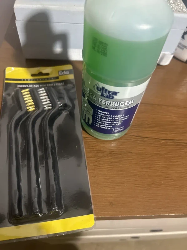 Produto ao lado da caixa