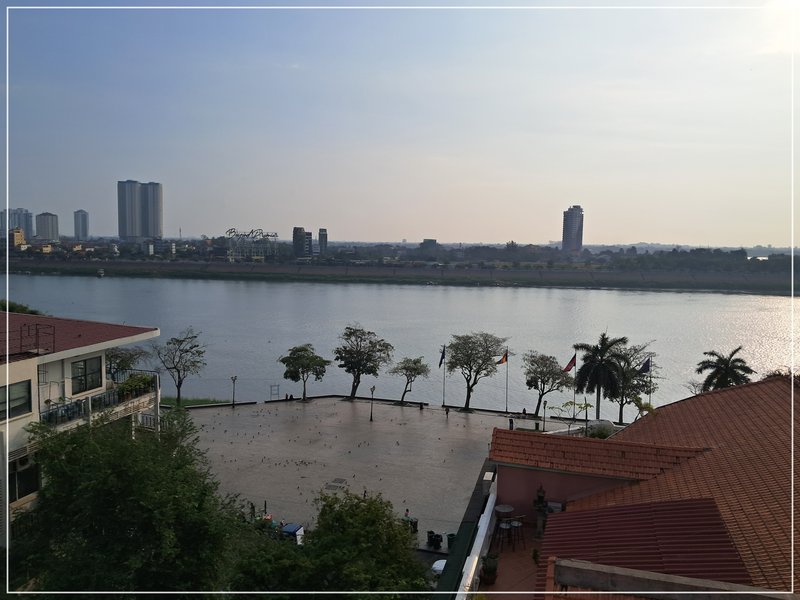 Phnom Penh, Palacio Real, Prisión S-21. - De la bahía de Halong a los templos de Angkor (1)