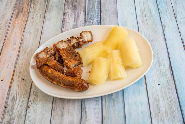 Yuca Con Chorizo Santarosano