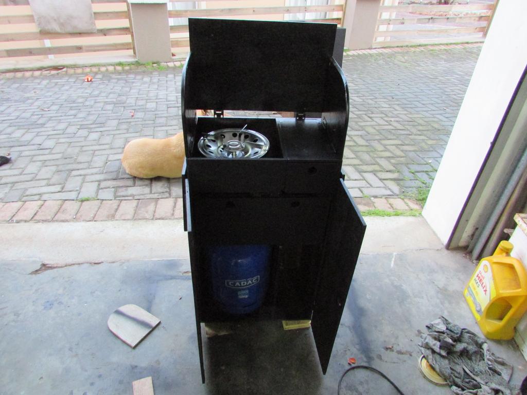 Kitchen Cupboards before fitting (6)