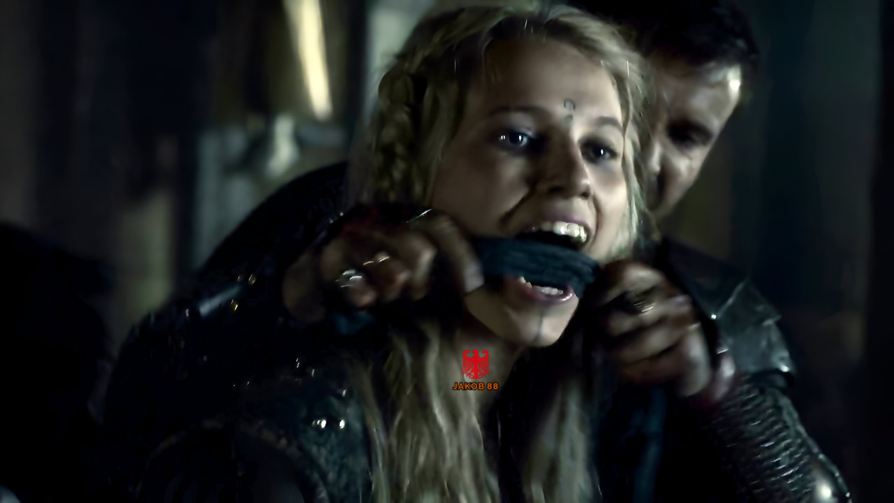 Thea Sofie Loch Næss 2 - The Last Kingdom S03E01