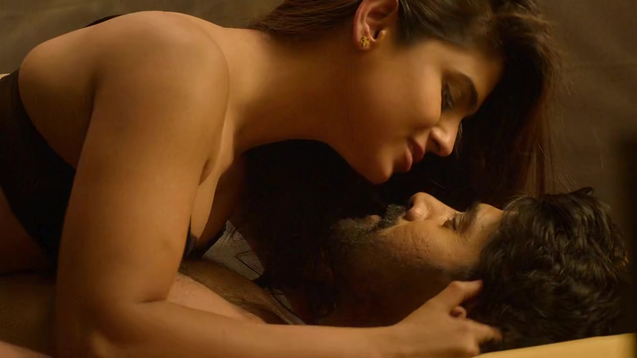[Image: Parampara-S01-All-Episodes-Hot-Scenes-Co...-00034.jpg]