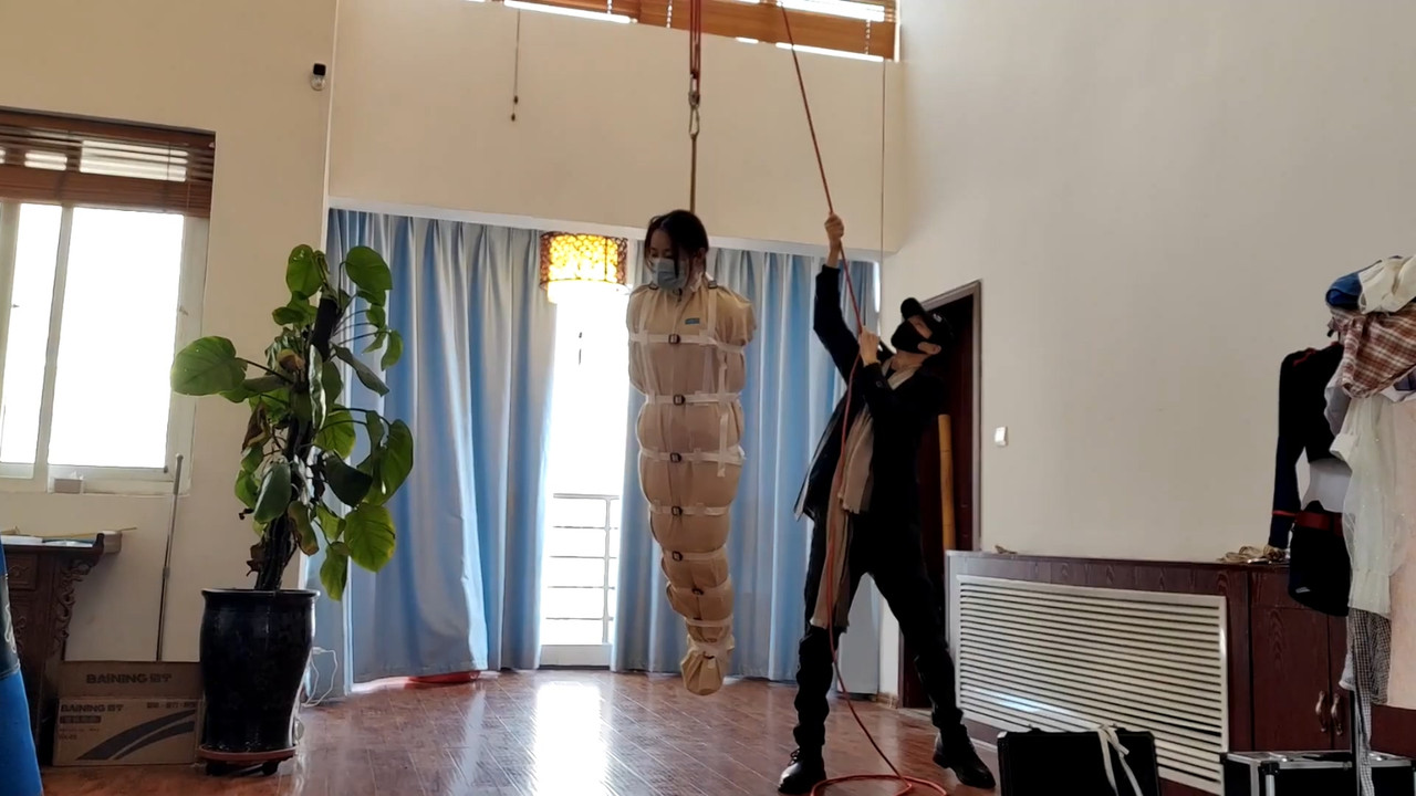 一绳所爱 小花影麻绳KB拘束袋紧束.mp4_20230110_130353.293