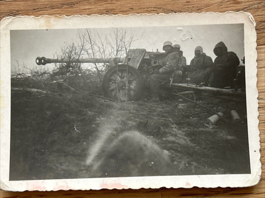 Foto Wk2 Deutsches Geschütz Pak Winter Camo Tarn Wehrmacht Soldaten (1)