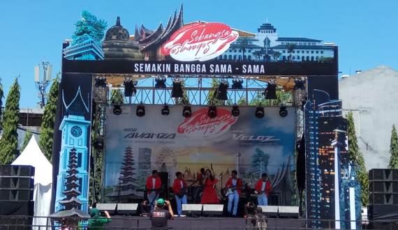 Headline - Festival 'Avanza-Veloz Sebangsa' Sambangi Surabaya