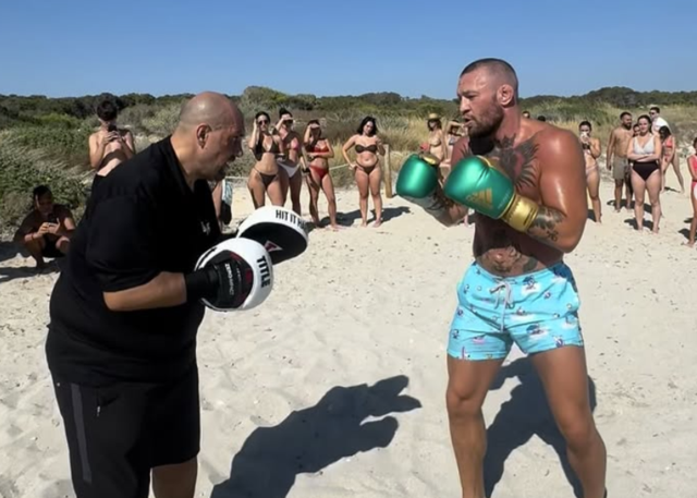Конър Макгрегър се подготвя за UFC битка в Белия дом?