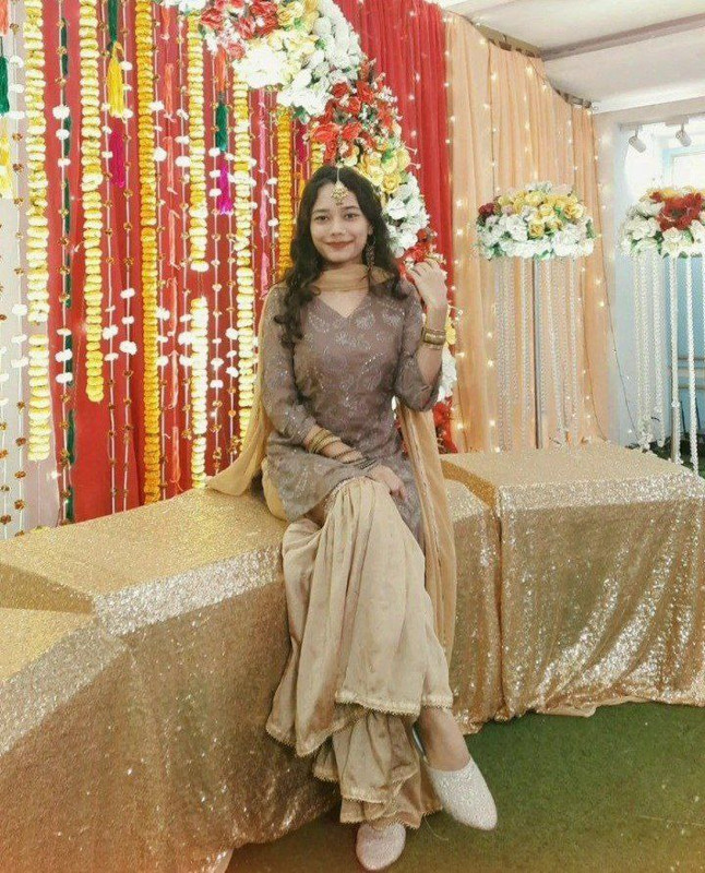 photo 6212759911695846579 y