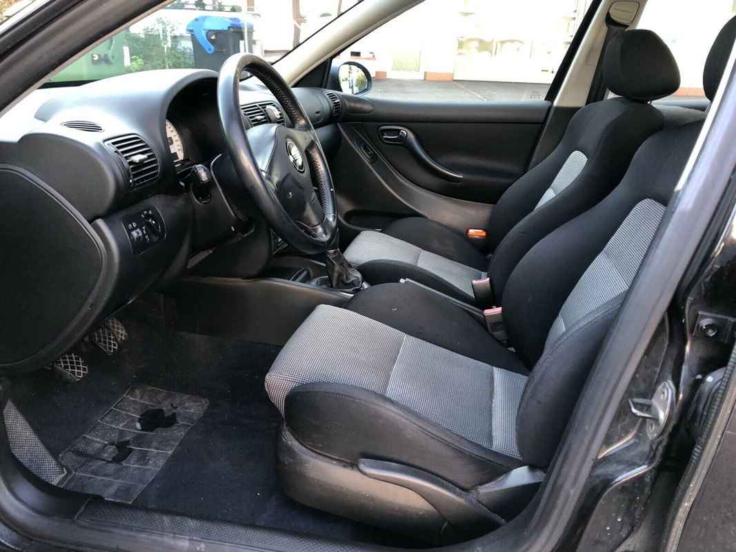 2 interior FR 1M