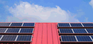 Des panneaux solaires posés sur une toiture