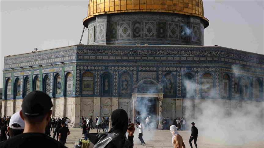 Fuerzas israelíes atacan la mezquita de Al-Aqsa; más de 40 palestinos heridos