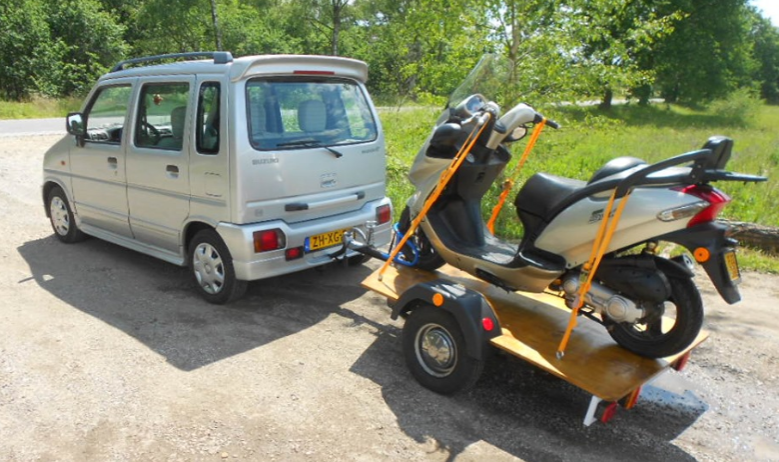 aanhanger gemaakt - Scooter Tourclub Nederland