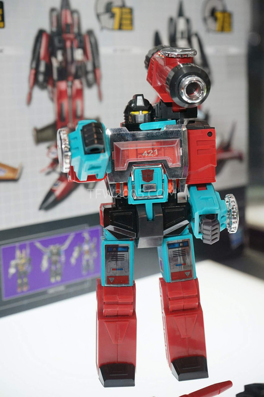 SDCC2015-Hasbro-Case-Transformers-PE-010