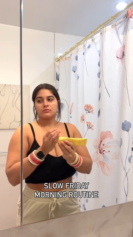 Punjabi girl huge tits and clavage in black tshirt.mp4_snapshot_00.25.371