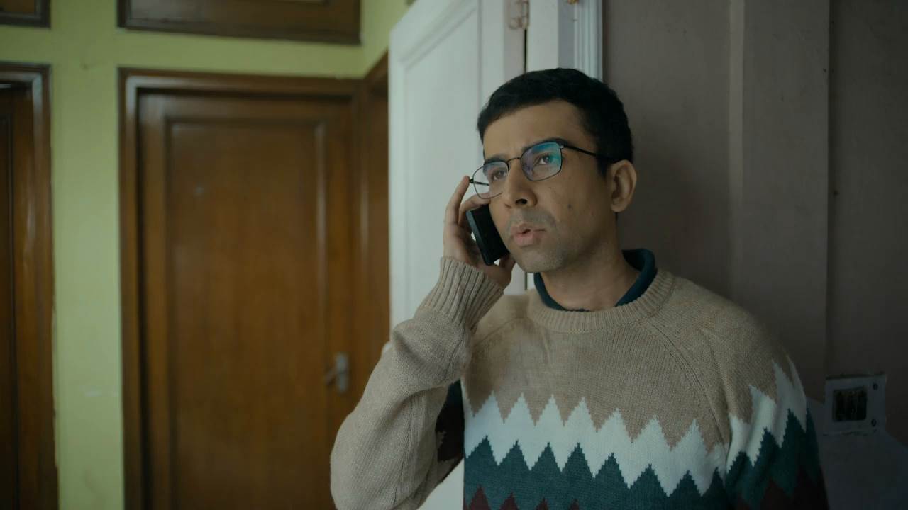 Aspirants (2021) Season 1 [Hindi + Tamil + Telugu] WebRip 480p, 720p ESub - Complete Screenshot