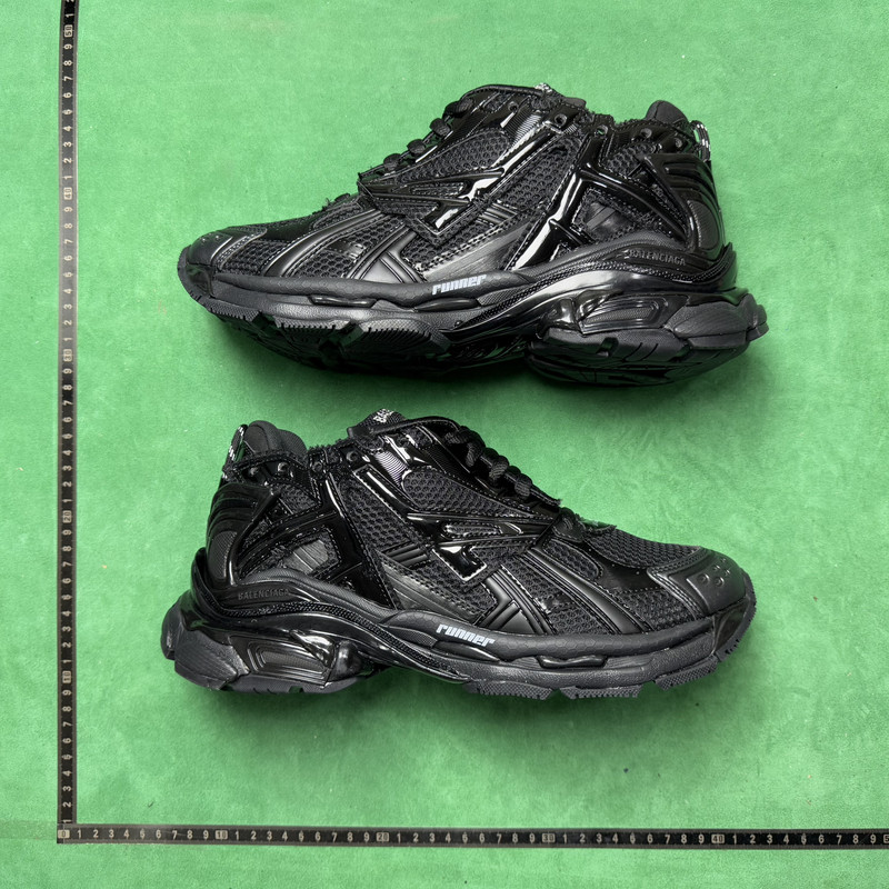 Balenciaga 7.0 Runner Graffiti