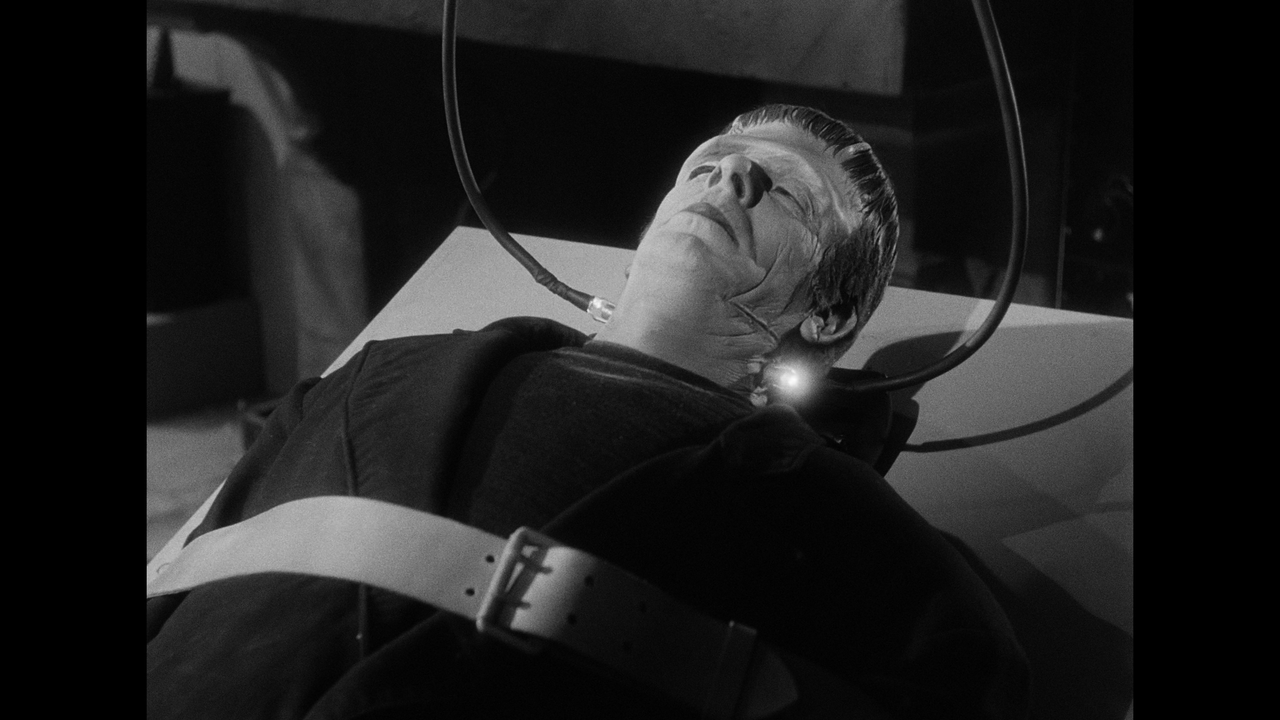 mpv-shot_House.of.Dracula.1945.2160p.UHD.BDRemux.HDR.HEVC-Нечипорук_00_26_57_0010