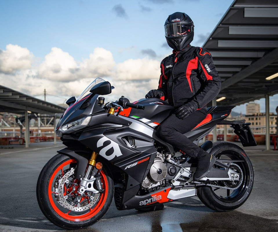 12A1E059-A007-423B-925D-B74FEC46872B