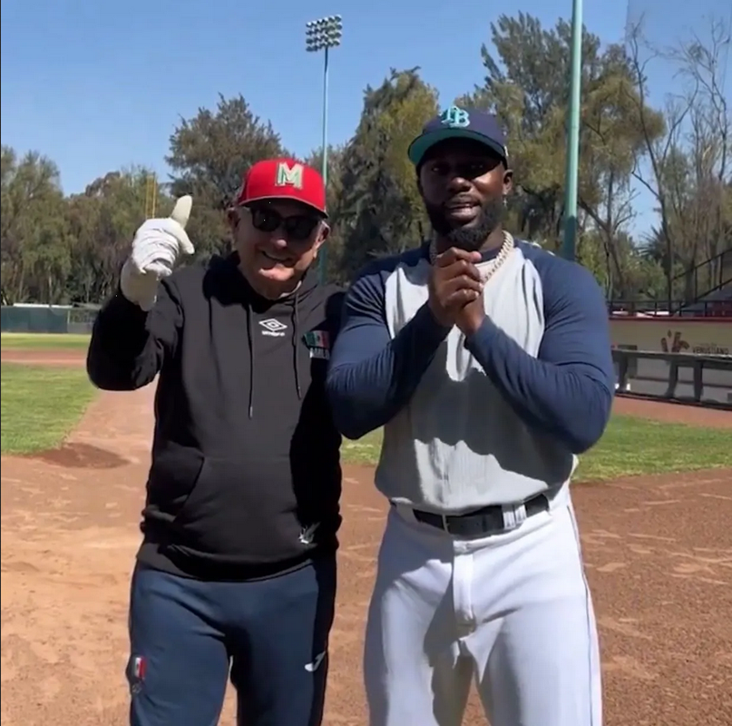 AMLO y Randy Arozarena disputan unas rondas al bat