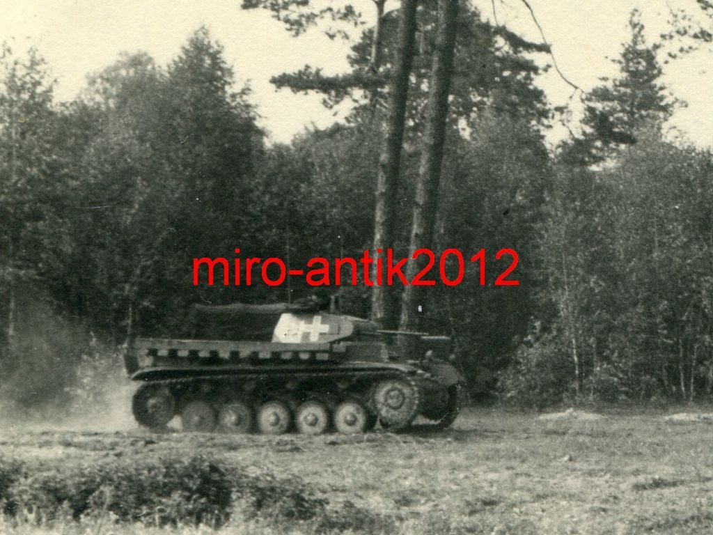 Foto, Wehrmacht, Panzer II beim überqueren der G