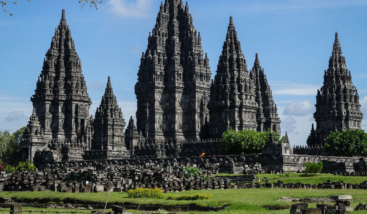Jalan-Jalan Seru ke Candi Prambanan, Megah Banget!