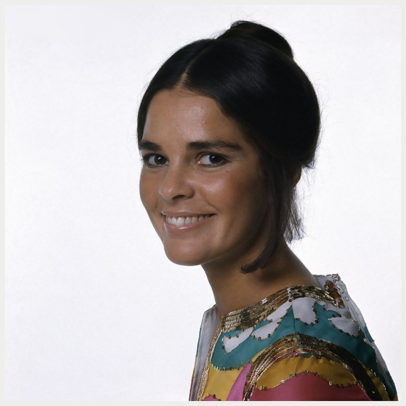 Ali_MacGraw_b13