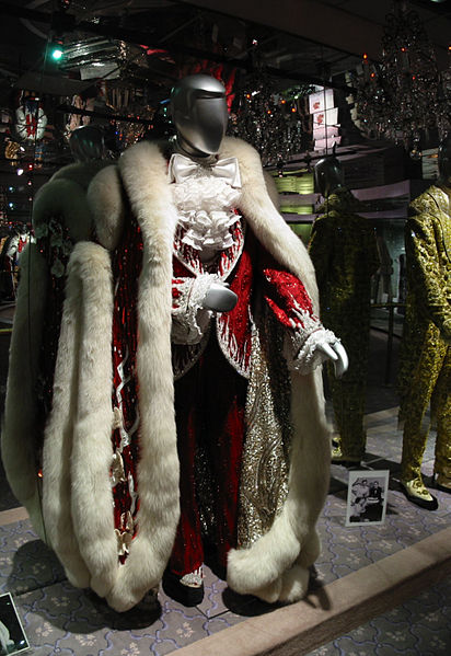 412px-Liberace-Christmas-Costume.jpg