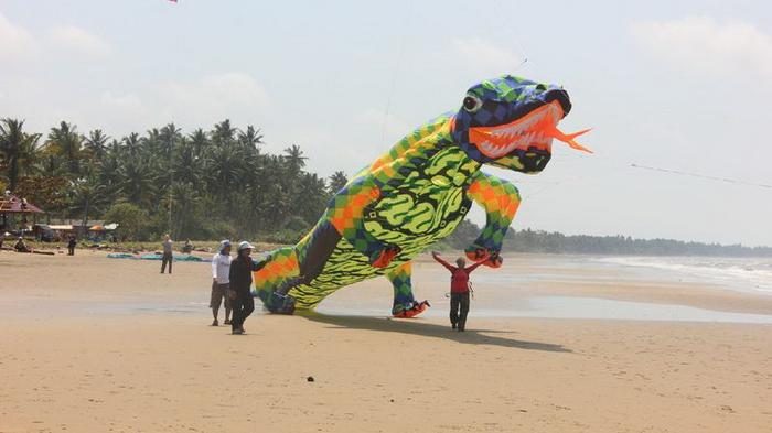 Puluhan pecinta layang-layang akan mengikuti festival layang-layang yang digelar Rabu (2/9/2015) di Pantai Corong, Kecamatan Penajam, Kabupaten Penajam Paser Utara (PPU). 