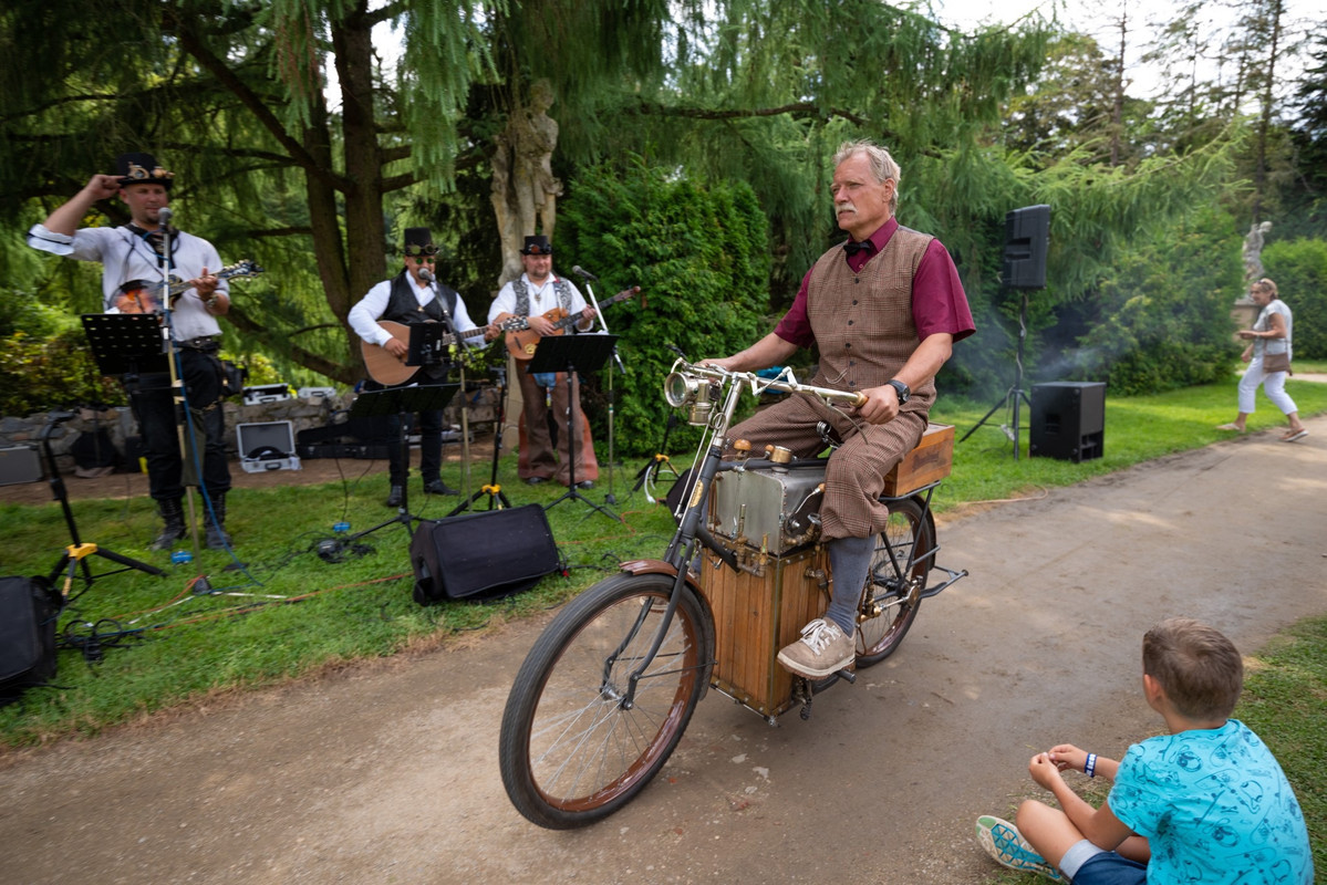 3AABC2F5-6273-4A0F-969D-B39FB6AB273B