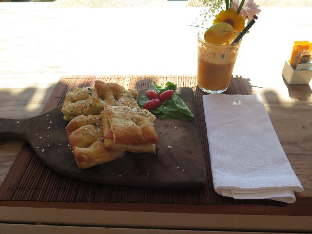 La otra Ibiza - Blogs de España - DIA 6 (Viernes 14/08/2015): Playa d’en Bossa y vuelta a Ibiza (1)