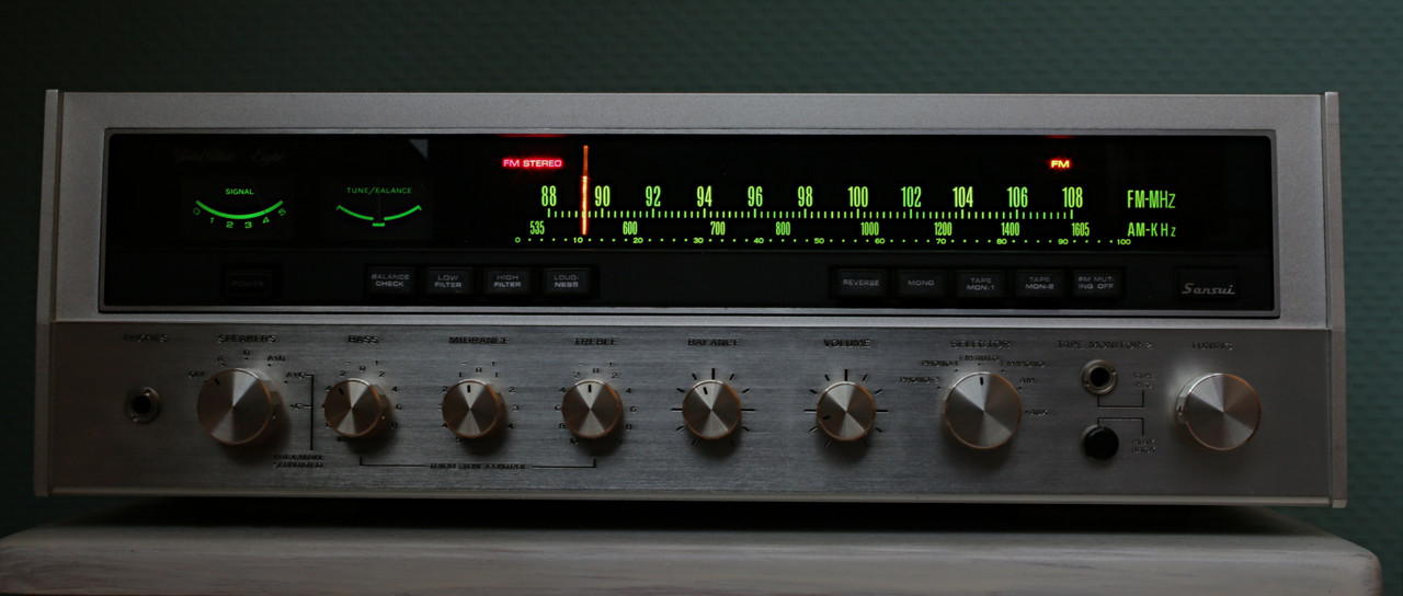 Sansui Eight Front beleuchtet FM 053A8404 (1)