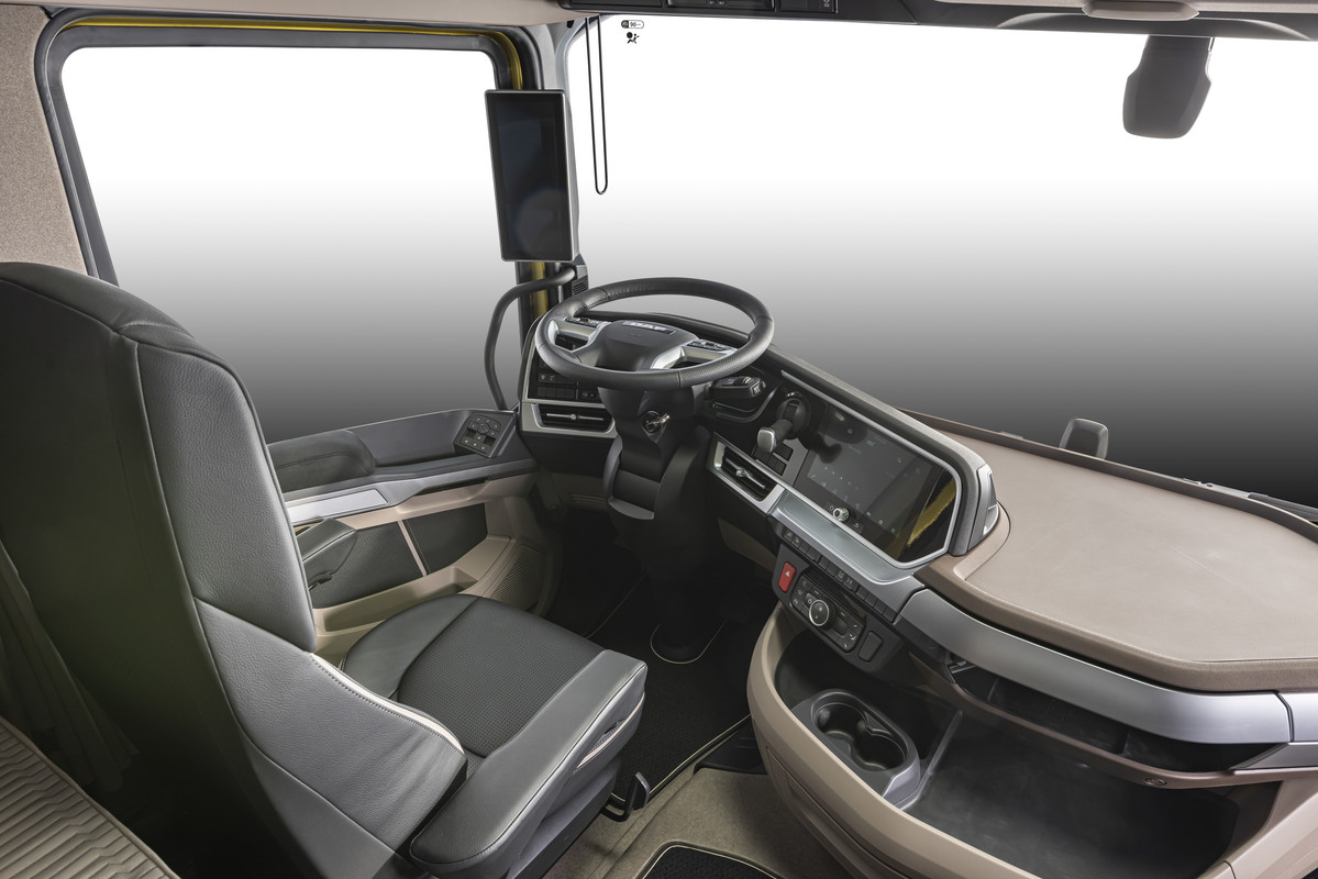 Easy-entree-and-more-living-space-with-adjustable-steering-column-in-New-Generation-DAF-trucks.jpg