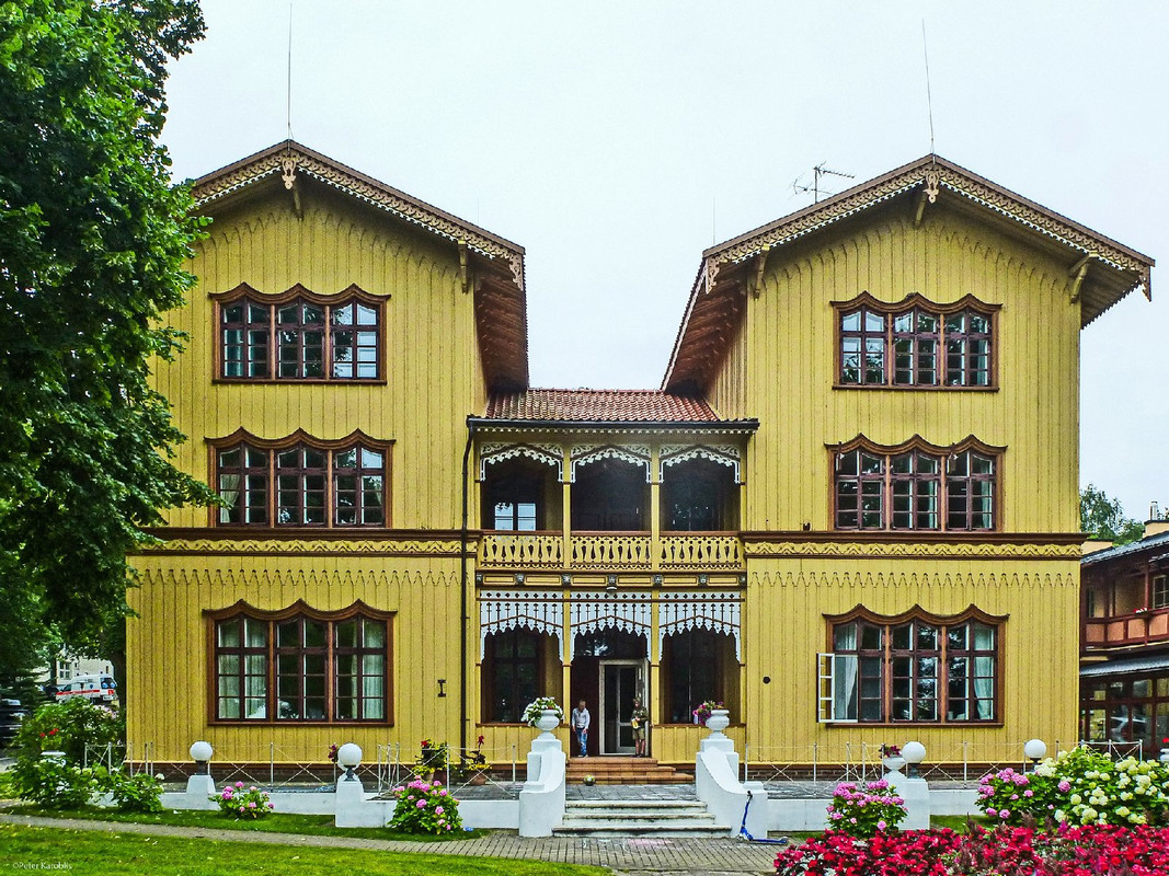 yellowhouselithuiania.jpg