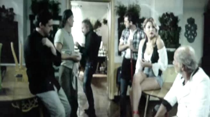 Non.E.Vero.Ma.Ci.Credo.2018.iTALiAN.CAM.MD.x264-iND.mkv_snapshot