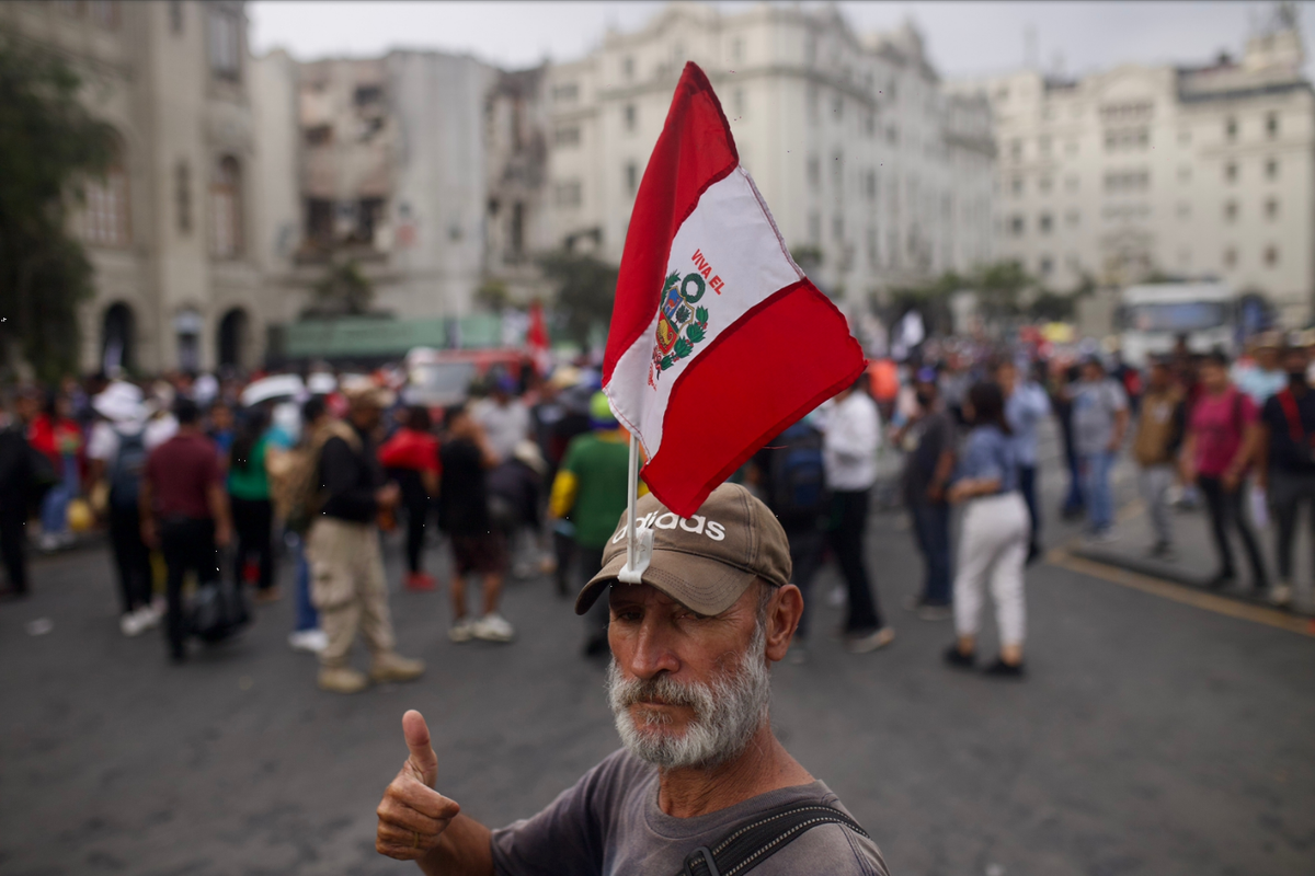 Protestas en capital de Perú dejan un muerto y 16 heridos