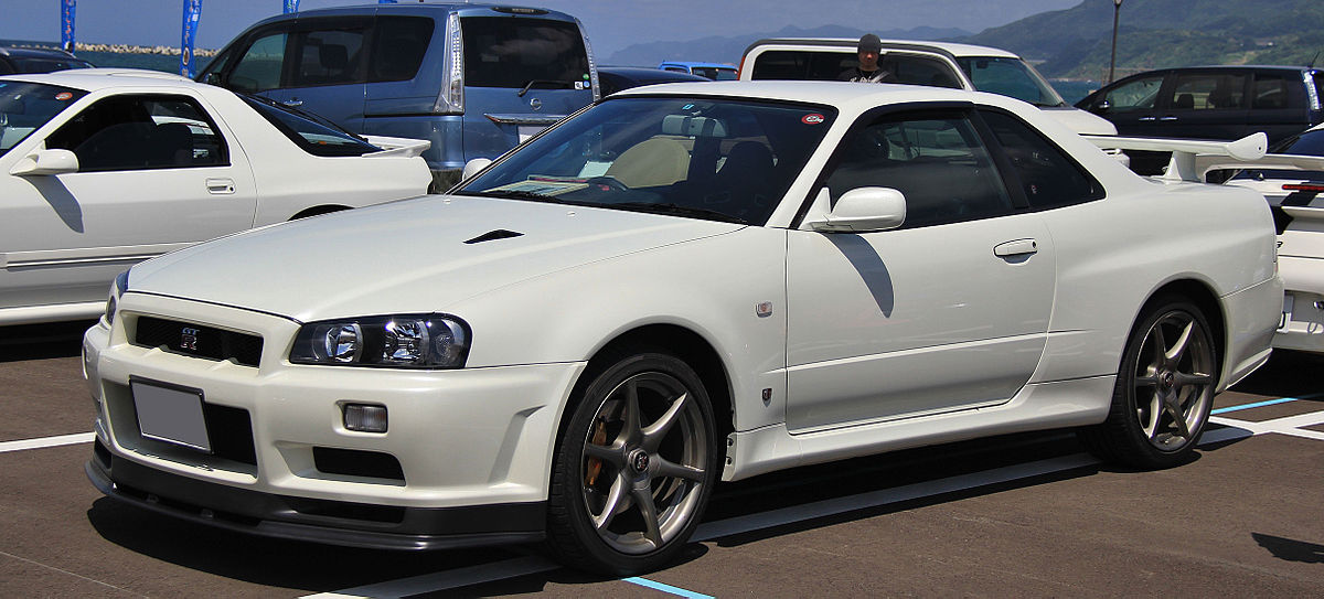 1200px-Nissan-Skyline-GT-R-R34-V-Spec-II