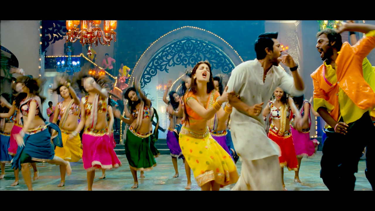 Shruti Haasan From Yevadu Hot Song 4K.mp4_snapshot_03.52.188