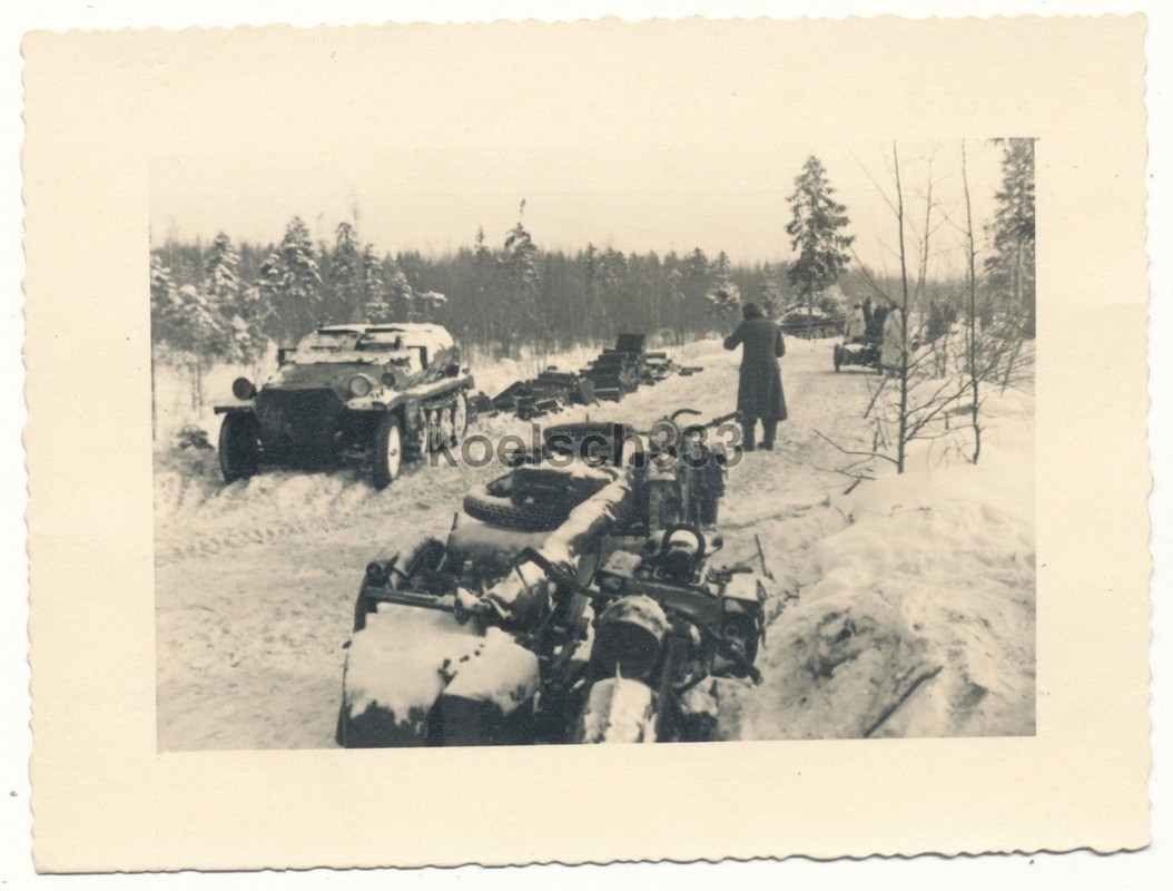 Foto Russland 96. Inf. Div. Schützenpanzer Halbkette Kradschütze
