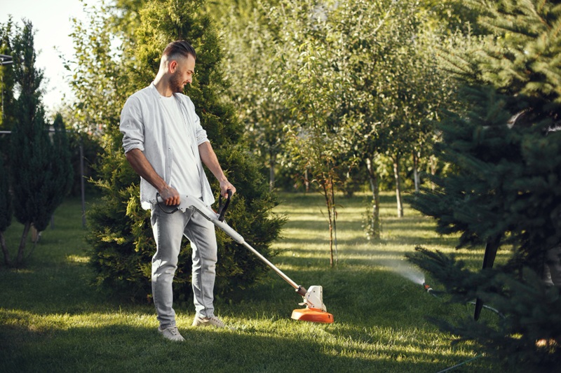 lawn mowing Cranbourne