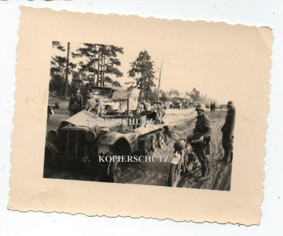 Russland Soldaten Sdkfz Halbkette mit Pak Geschütz