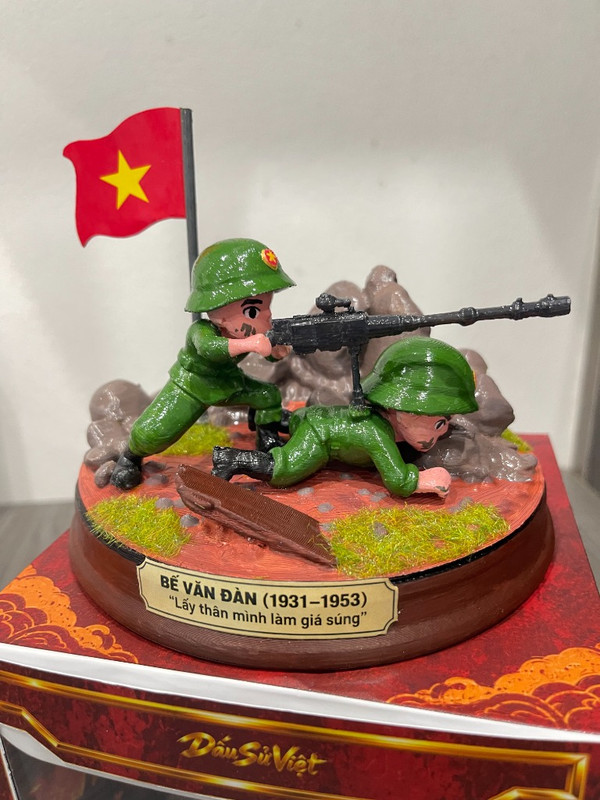 Mô hình thật anh hùng Bế Văn Đàn lấy thân làm giá súng