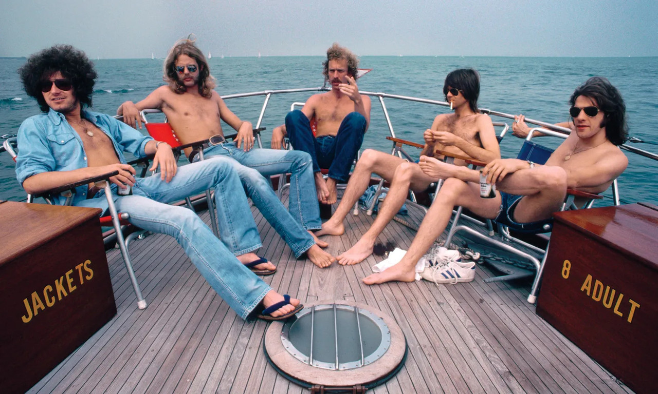 rs 206323 R1242 Back Page Eagles A