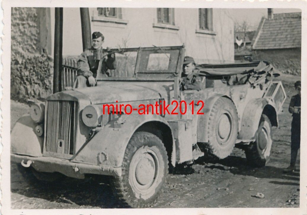 Foto, Wehrmacht, Blick auf einen Kübel, Pkw nach
