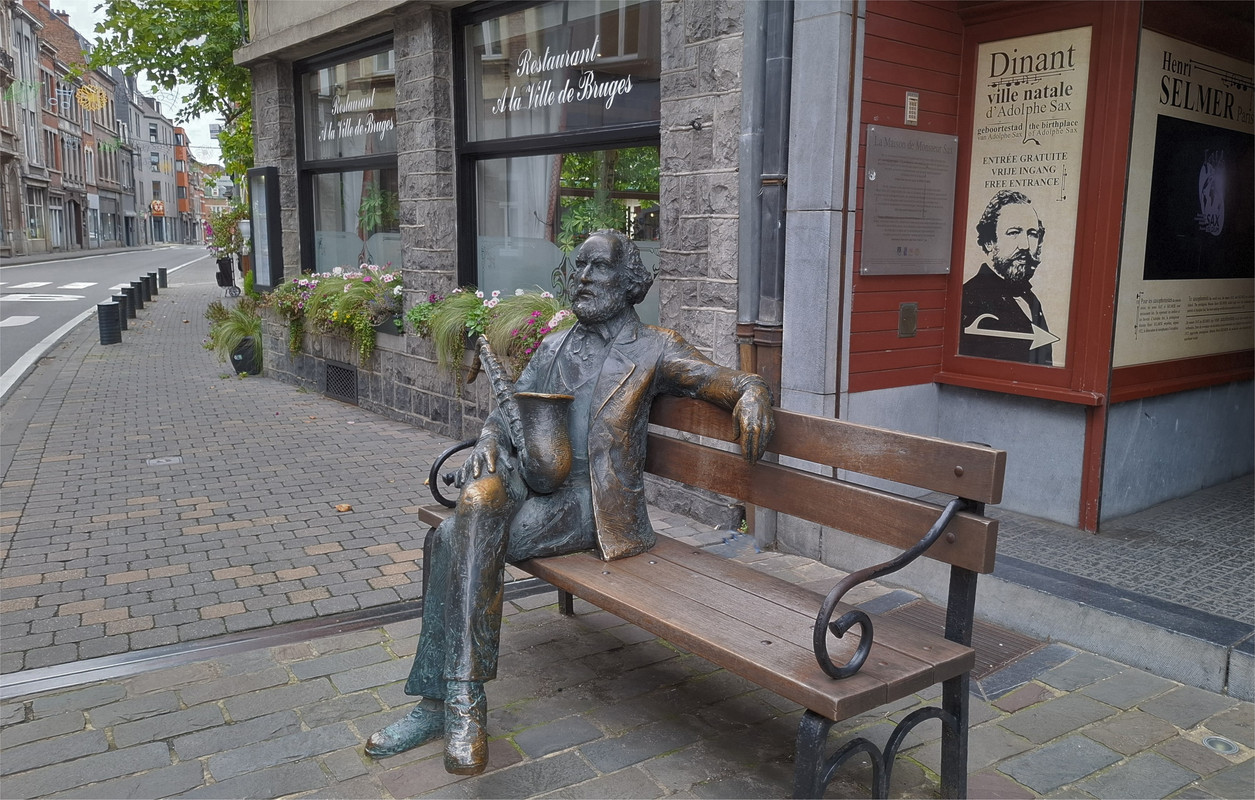 Sax_auf_Bank.jpg