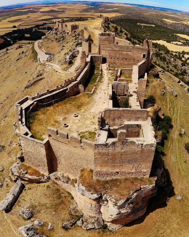 Anciens lieux fortifiés - Page 9 Forteresse-califale-de-Gormaz-Espagne