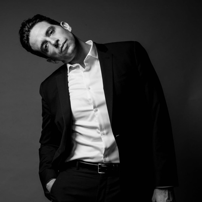 Nick Cordero adalah aktor Broadway Kanada yang dinominasikan untuk Tony Award dan Drama Desk Award untuk penampilannya dalam produksi Broadway di Bullets over Broadway. 