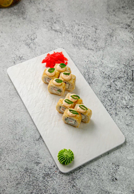 Жареный ролл с крабом (200г)