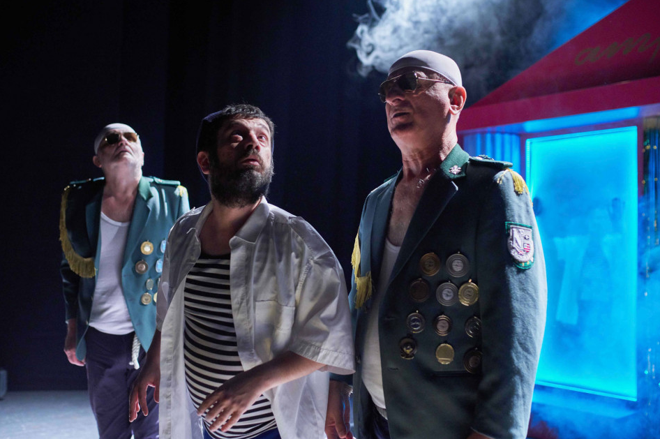 KAZALIŠNA PREDSTAVA: AMFITRION [osvrt Ozana Iveković]