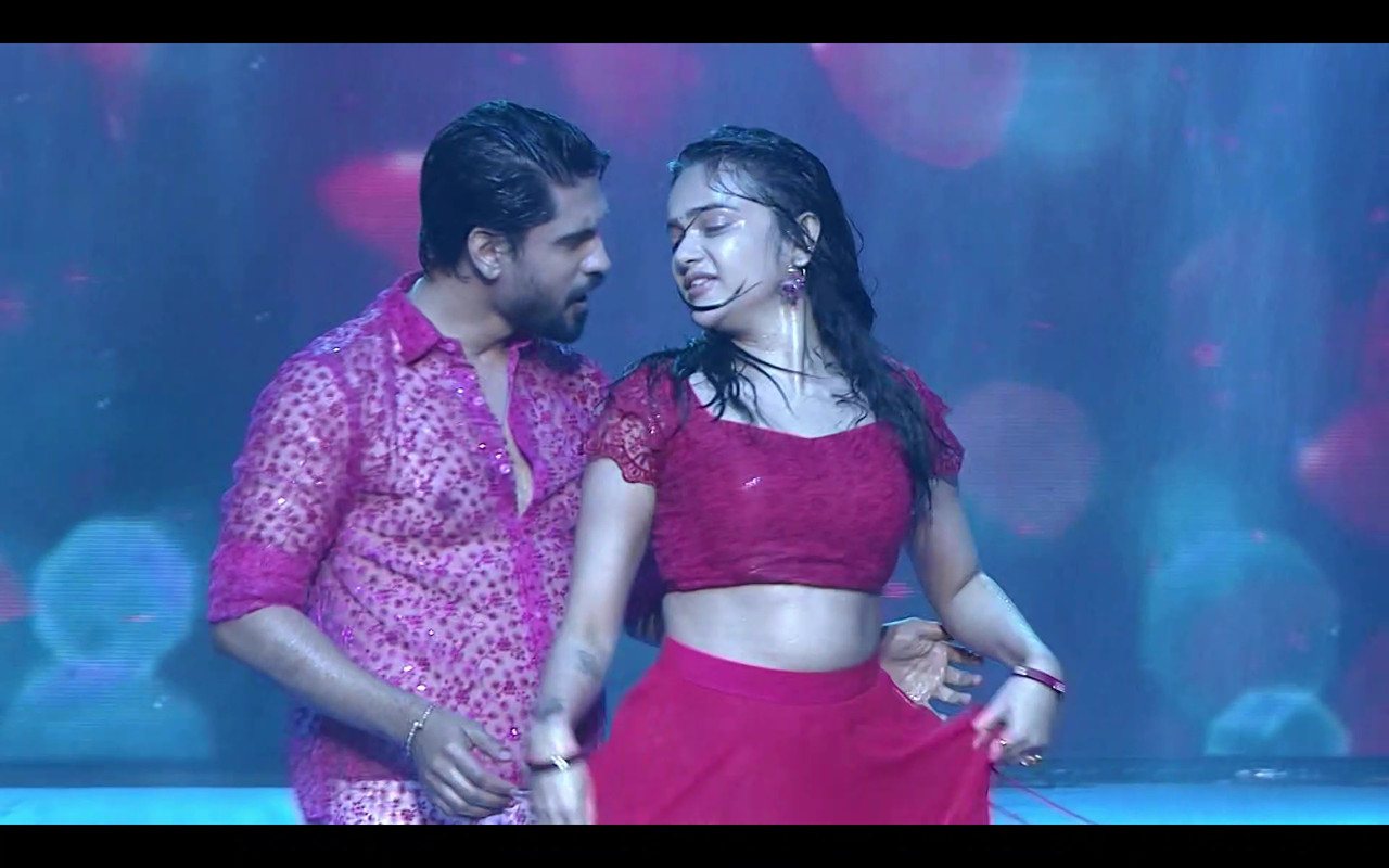 [Image: vlcsnap-2025-10-11-23h48m04s751.jpg]