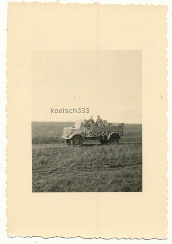 Foto Div. General mit Mercedes Benz L1500 Kübelwagen bei Truppe 
