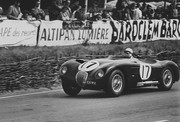 24 HEURES DU MANS YEAR BY YEAR PART ONE 1923-1969 - Page 30 53lm17-C-Type-Stirling-Moss-Peter-Walker-10
